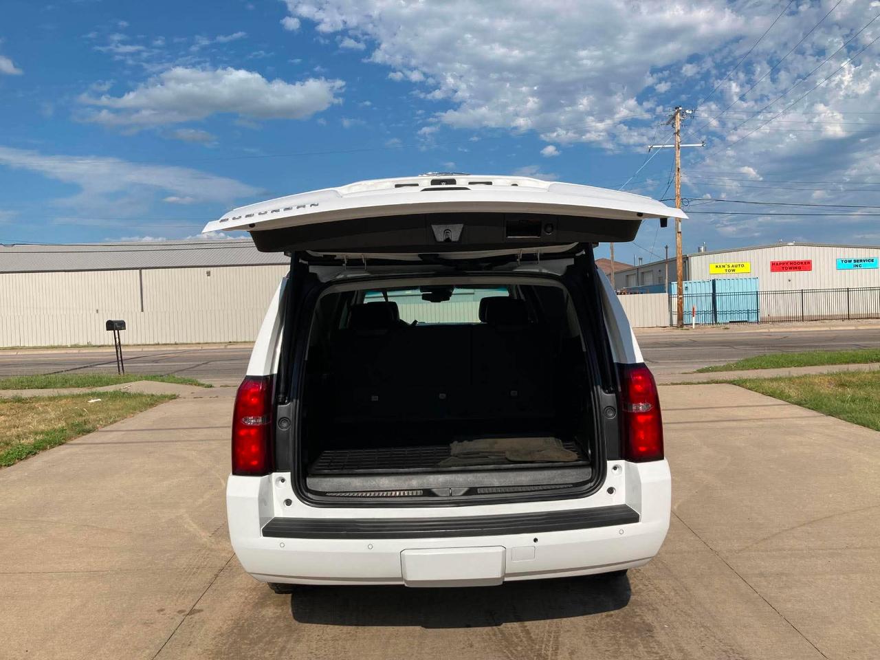 Chevrolet Suburban LT 1500 4WD 2015