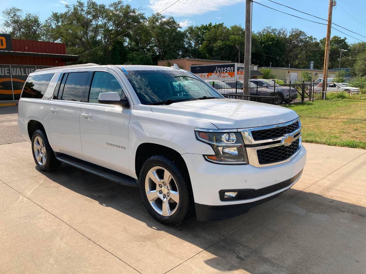 Chevrolet Suburban LT 1500 4WD 2015