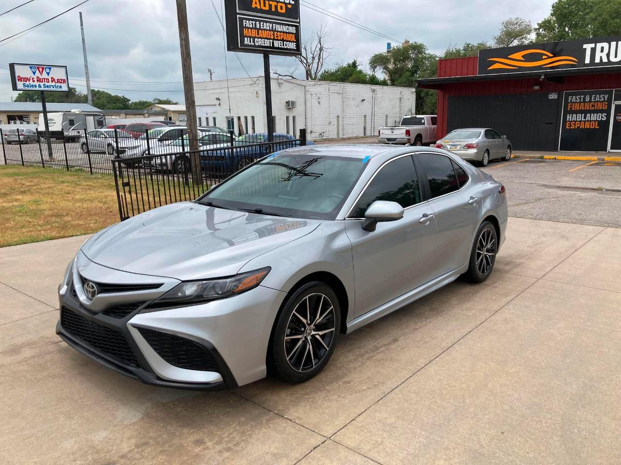 Toyota Camry SE 2021