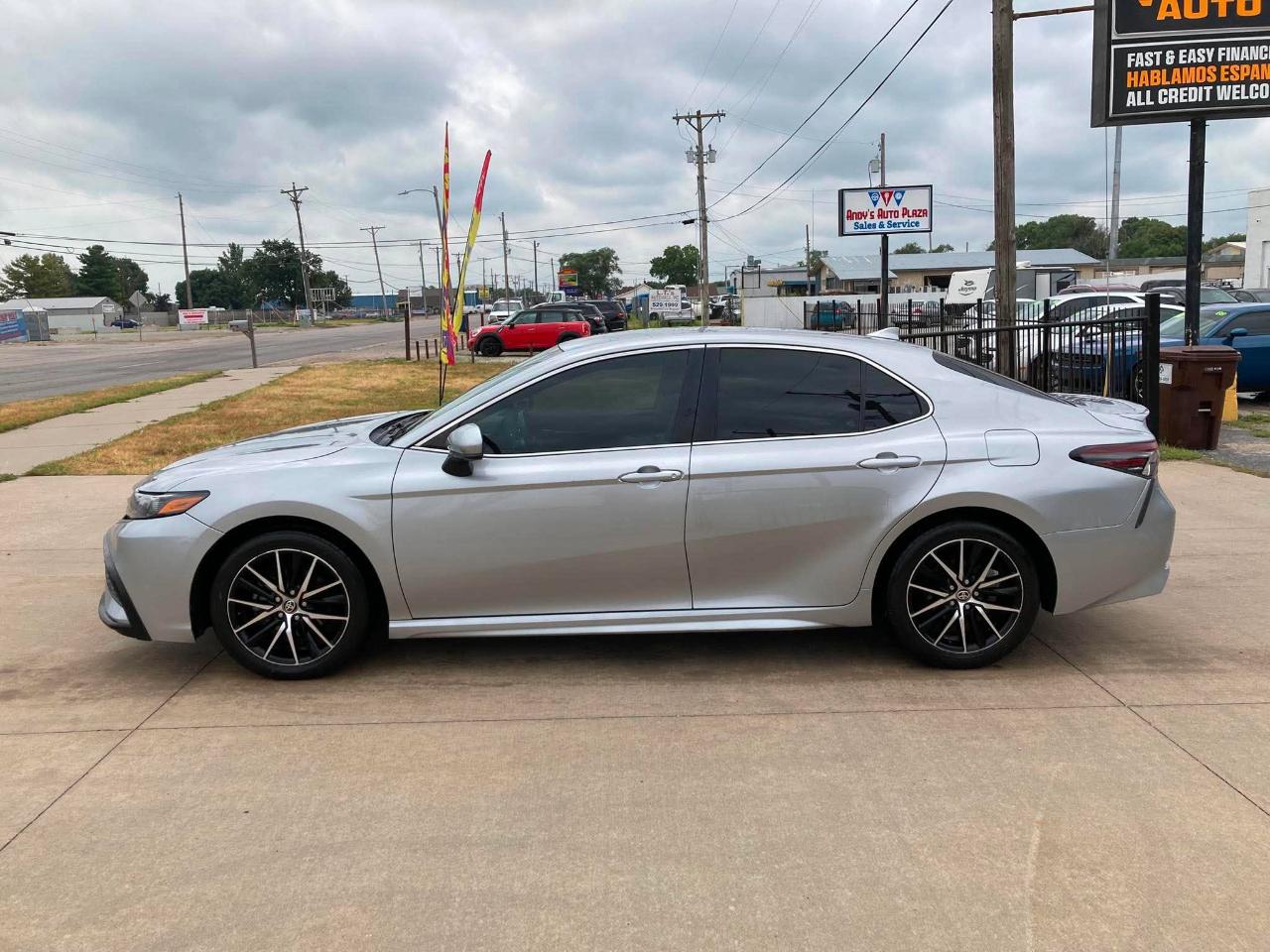 Toyota Camry SE 2021