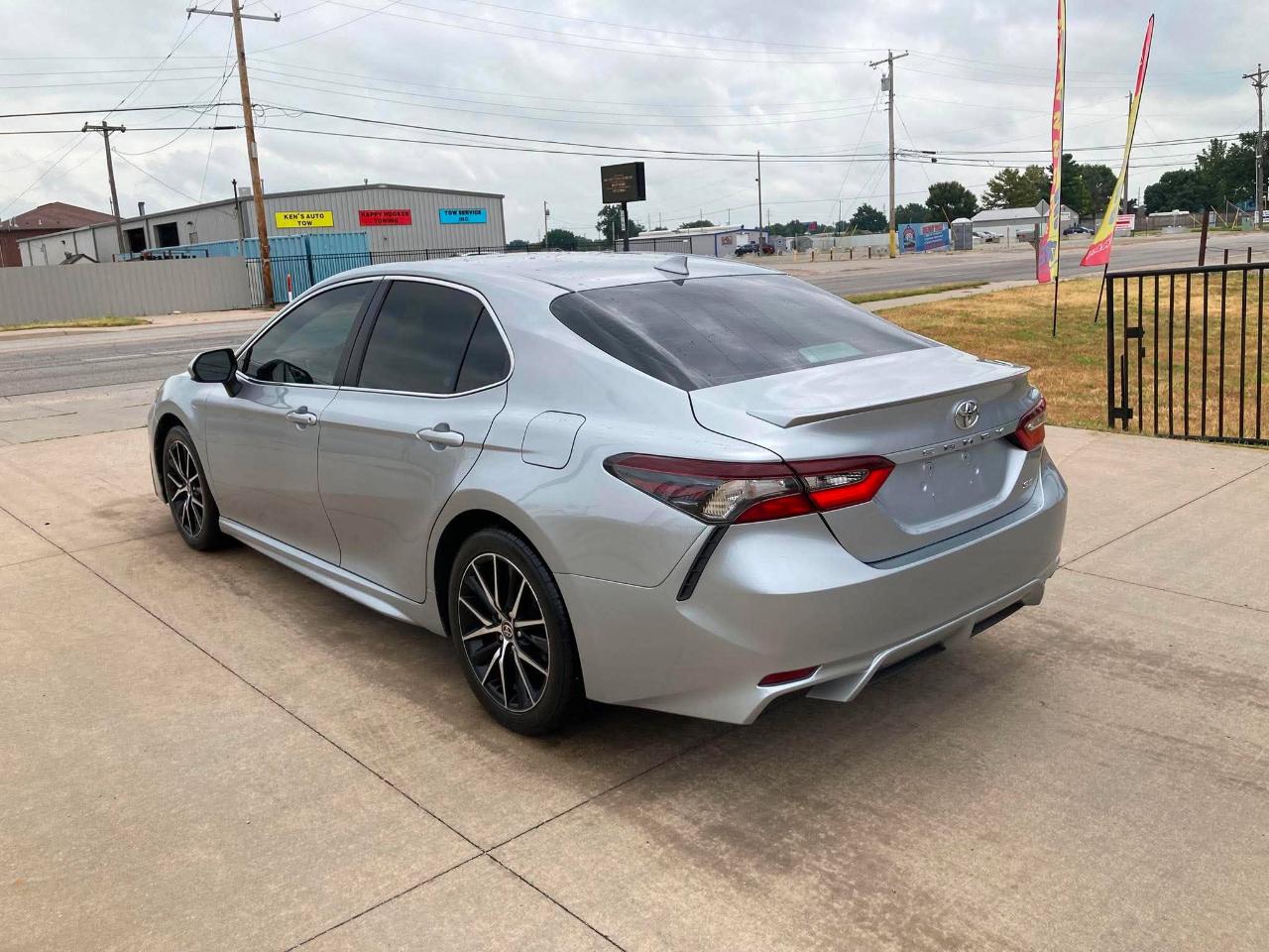 Toyota Camry SE 2021