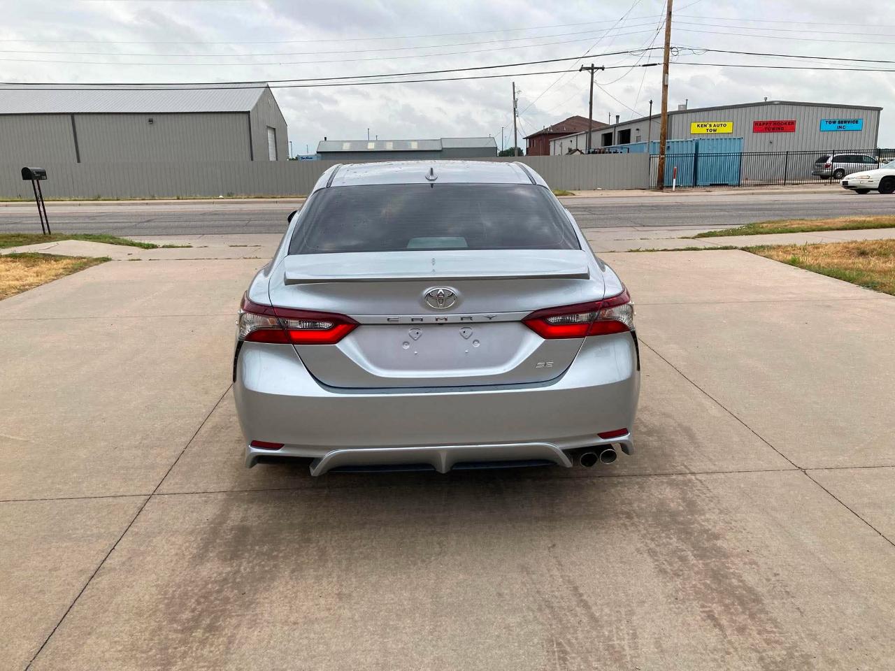 Toyota Camry SE 2021