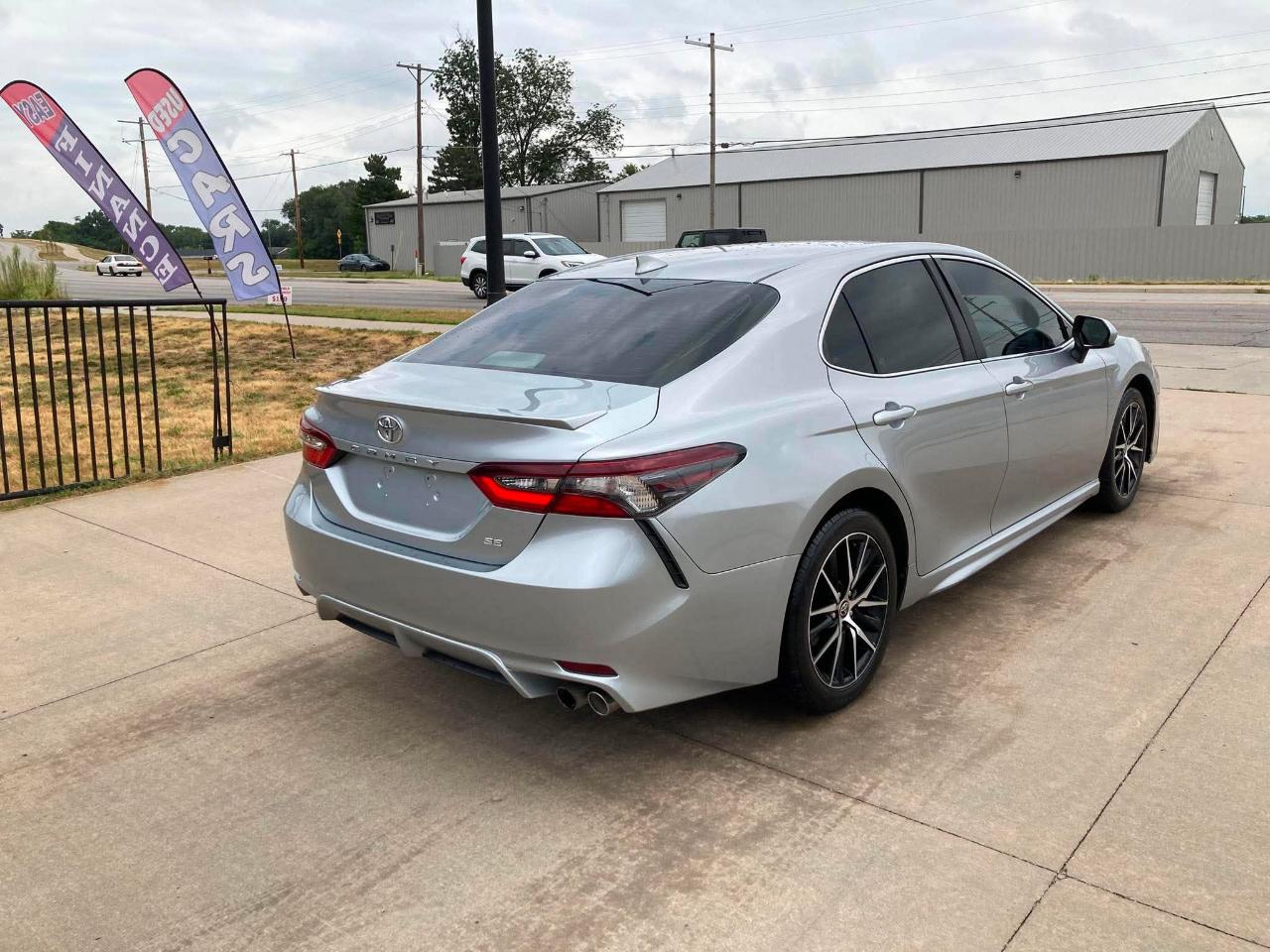 Toyota Camry SE 2021