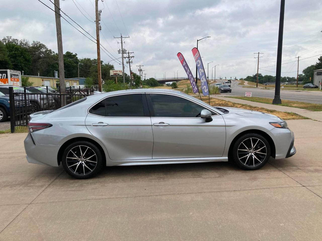 Toyota Camry SE 2021
