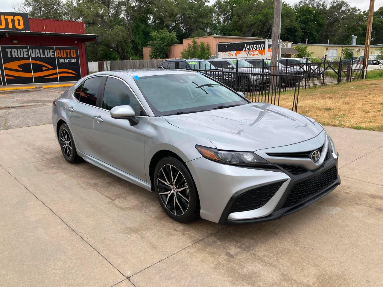 Toyota Camry SE 2021
