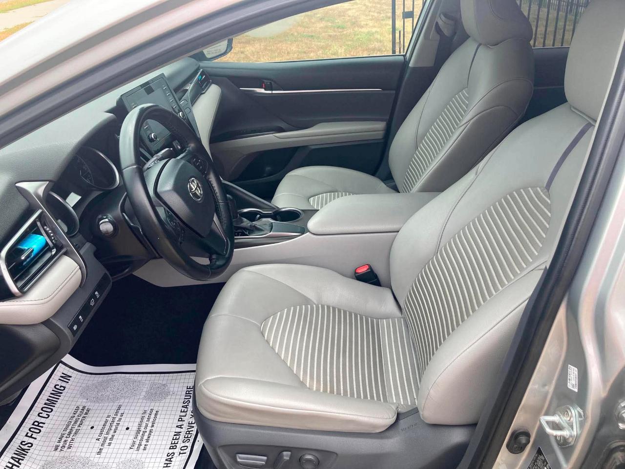Toyota Camry SE 2021