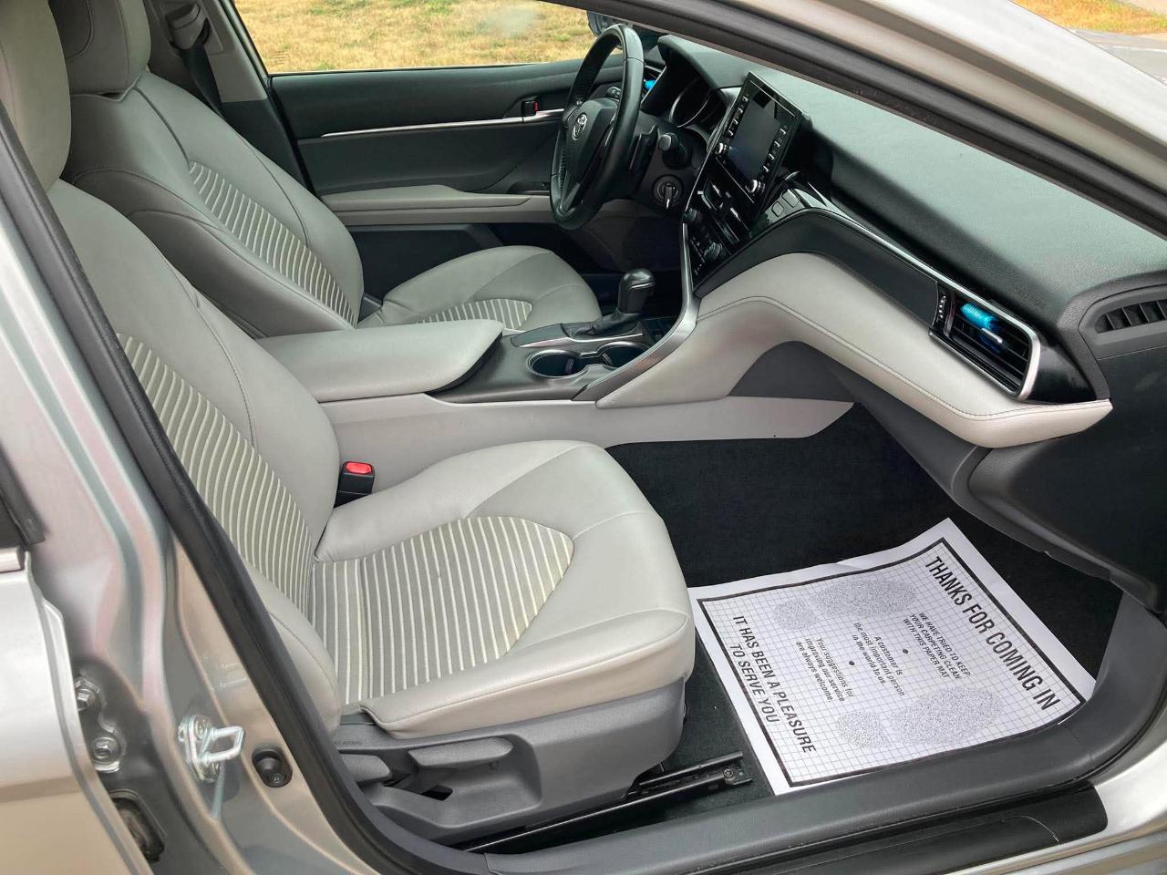 Toyota Camry SE 2021