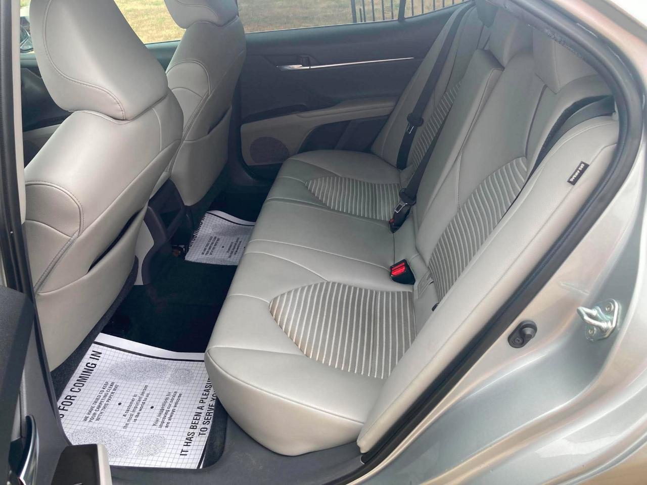 Toyota Camry SE 2021