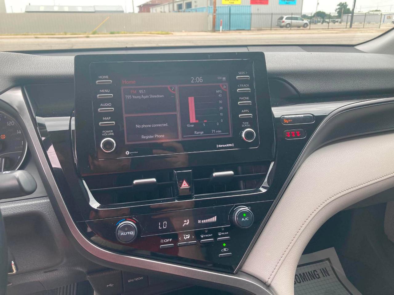 Toyota Camry SE 2021
