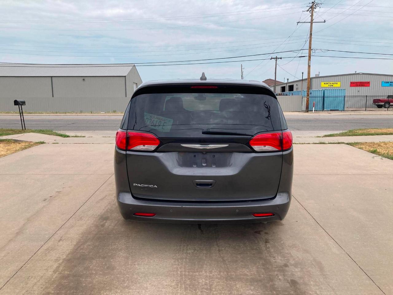 Chrysler Pacifica Touring 2017