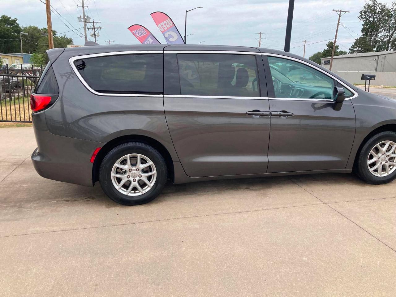 Chrysler Pacifica Touring 2017