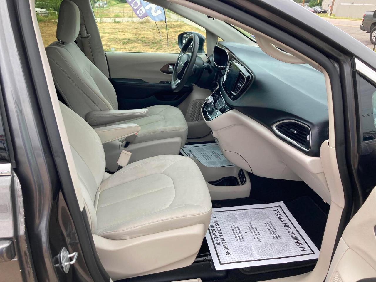 Chrysler Pacifica Touring 2017