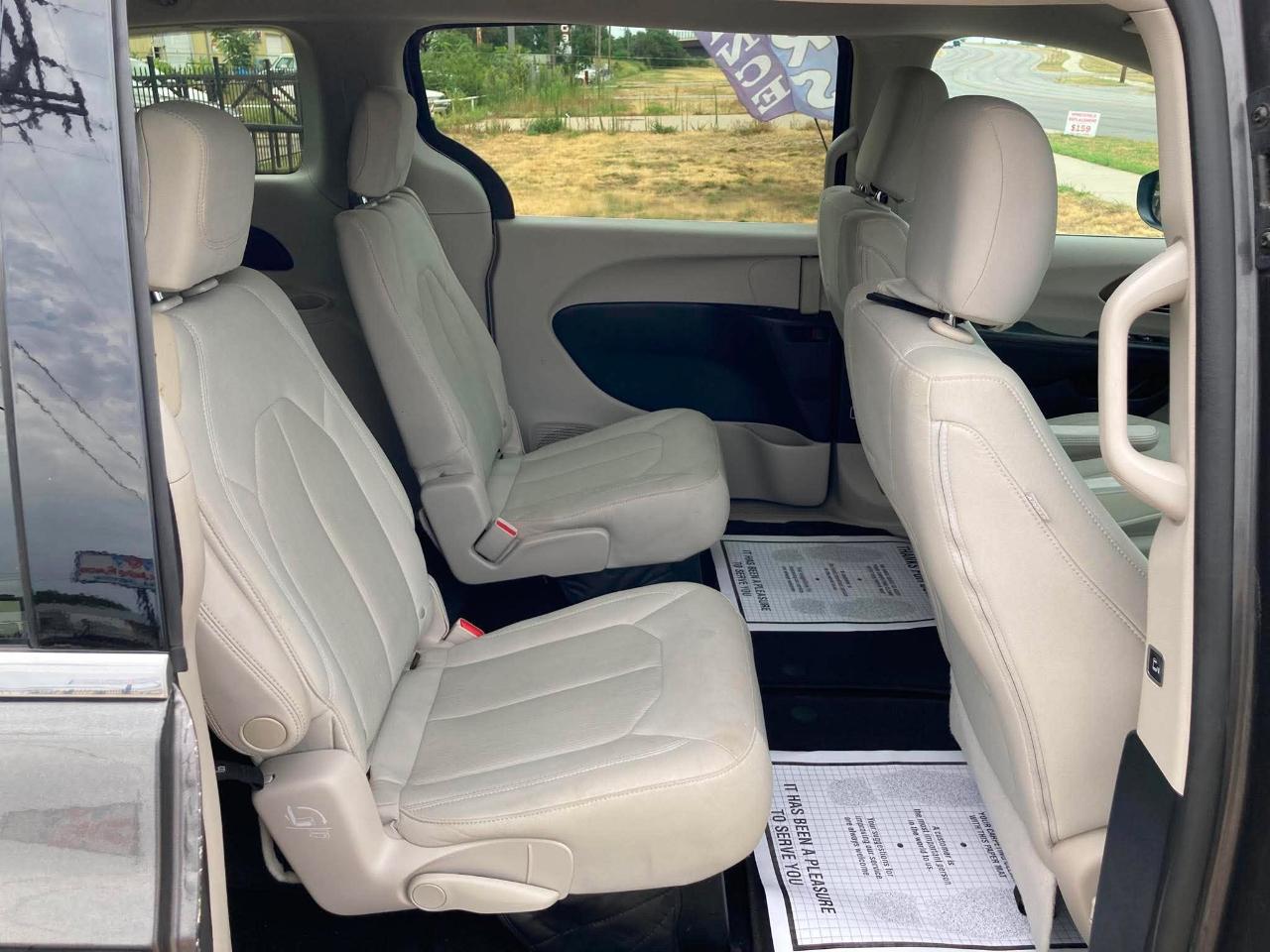 Chrysler Pacifica Touring 2017