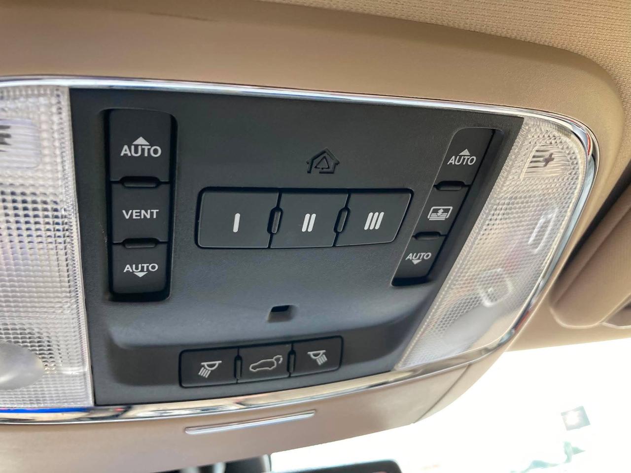 Jeep Grand Cherokee Limited 2WD 2011