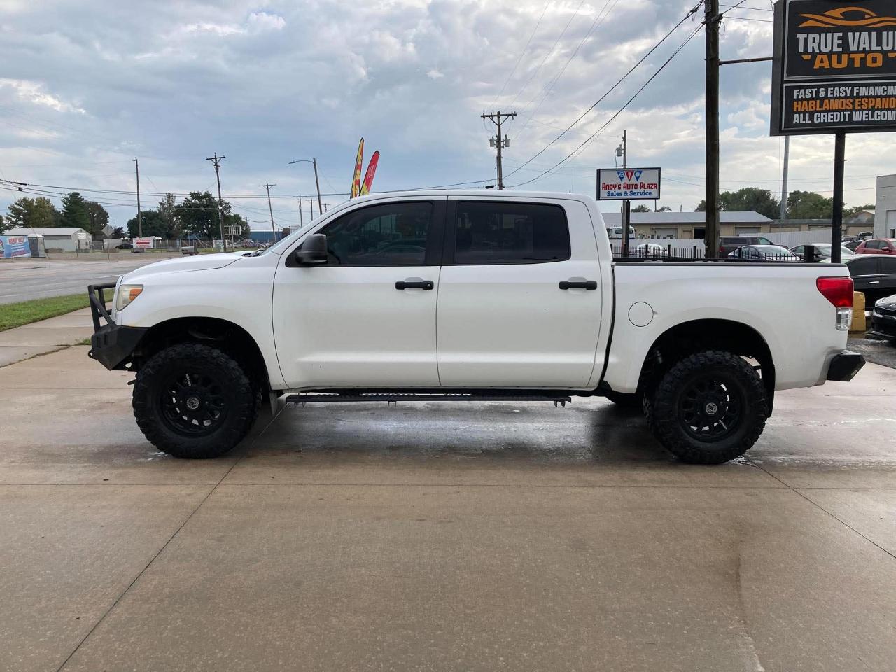 Toyota Tundra Tundra-Grade CrewMax 5.7L 4WD 2011