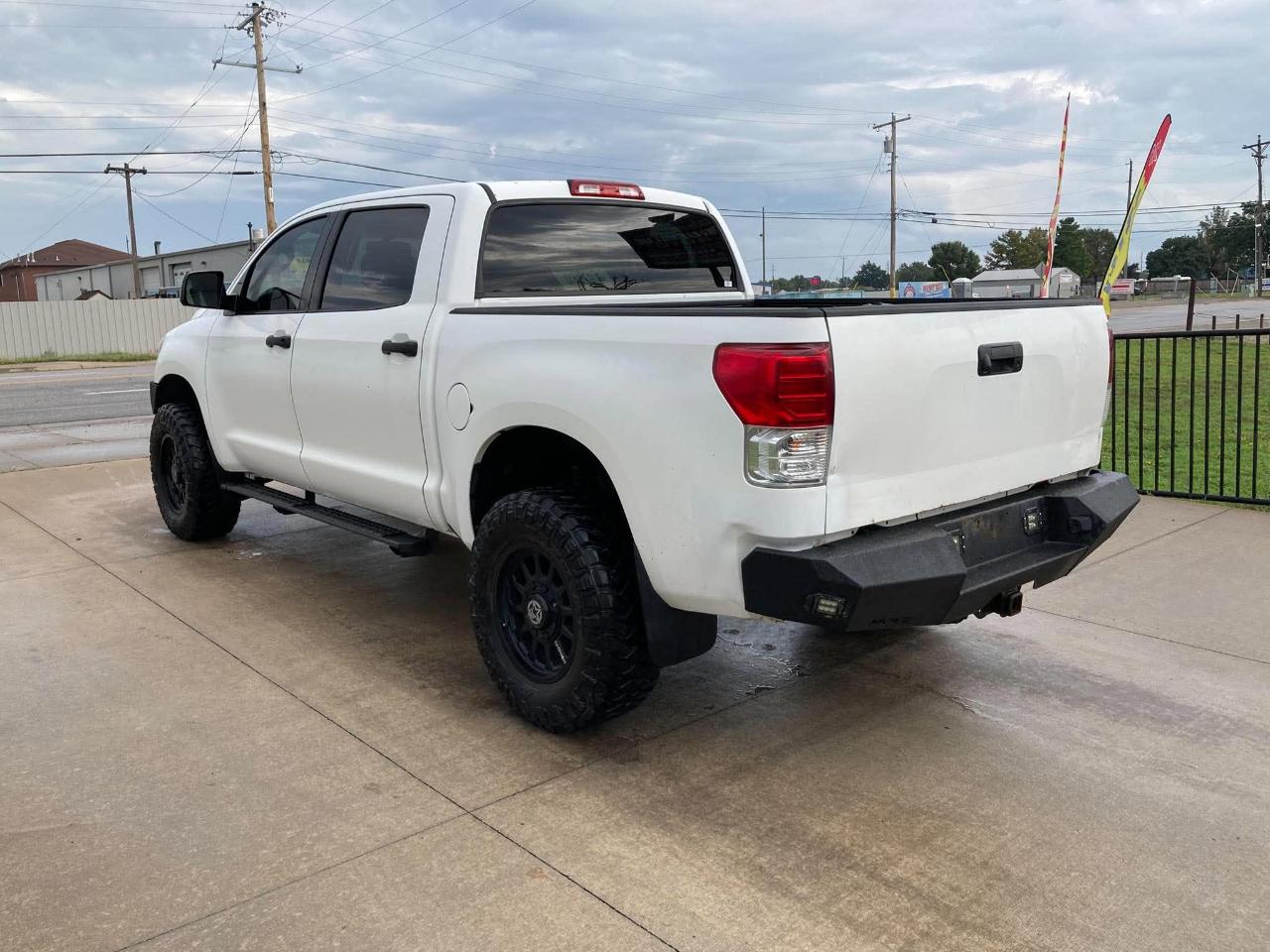 Toyota Tundra Tundra-Grade CrewMax 5.7L 4WD 2011