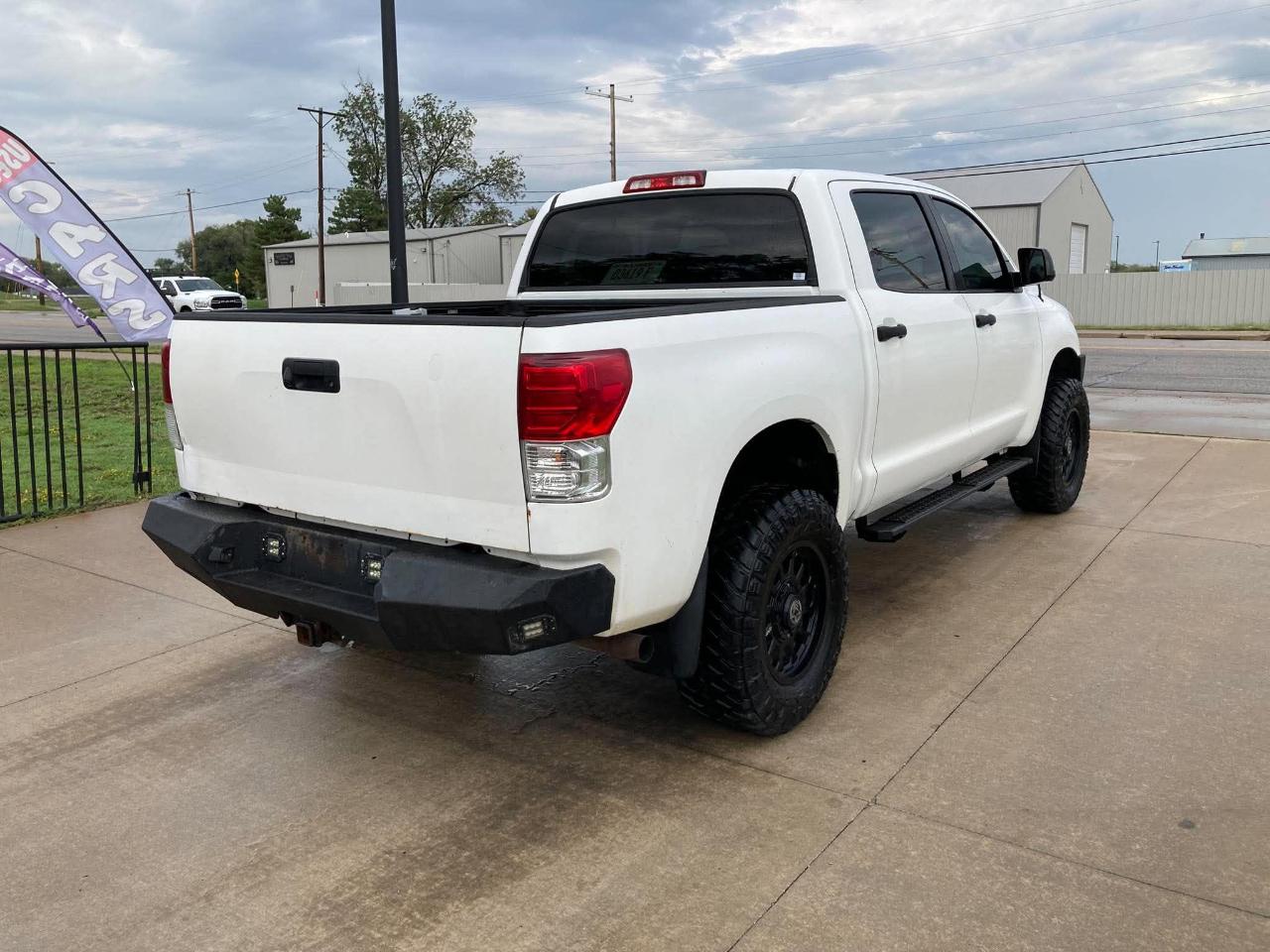 Toyota Tundra Tundra-Grade CrewMax 5.7L 4WD 2011
