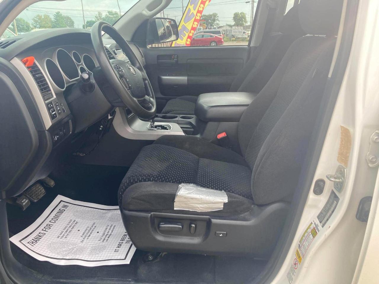 Toyota Tundra Tundra-Grade CrewMax 5.7L 4WD 2011