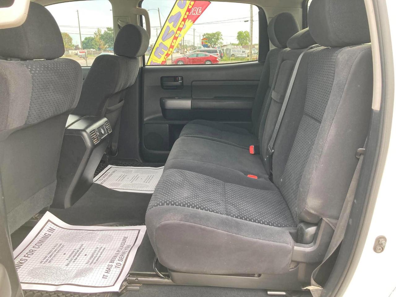 Toyota Tundra Tundra-Grade CrewMax 5.7L 4WD 2011