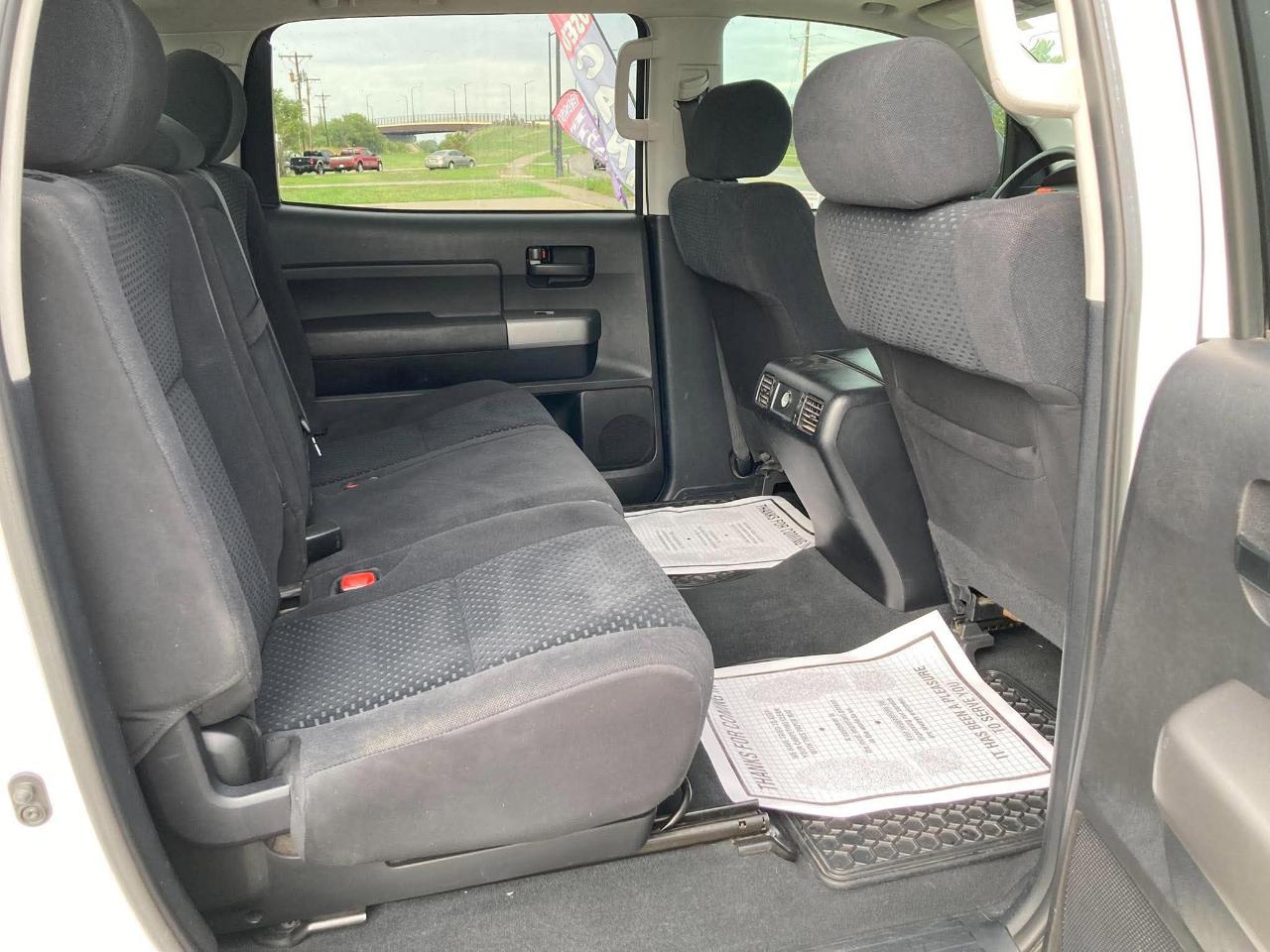 Toyota Tundra Tundra-Grade CrewMax 5.7L 4WD 2011