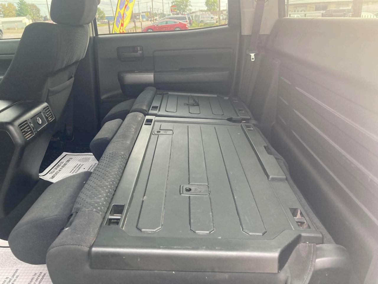 Toyota Tundra Tundra-Grade CrewMax 5.7L 4WD 2011
