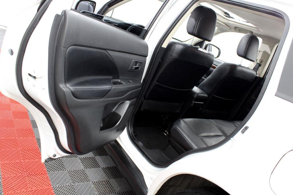 Mitsubishi Outlander SE S-AWC 2014