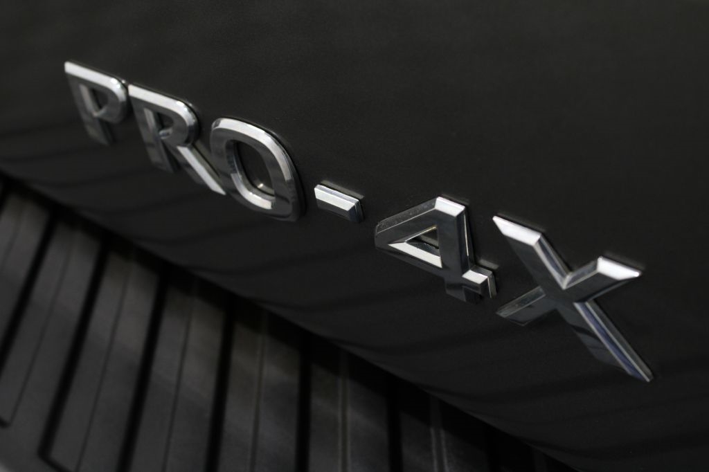 Nissan Titan PRO-4X Crew Cab 4WD SWB 2014