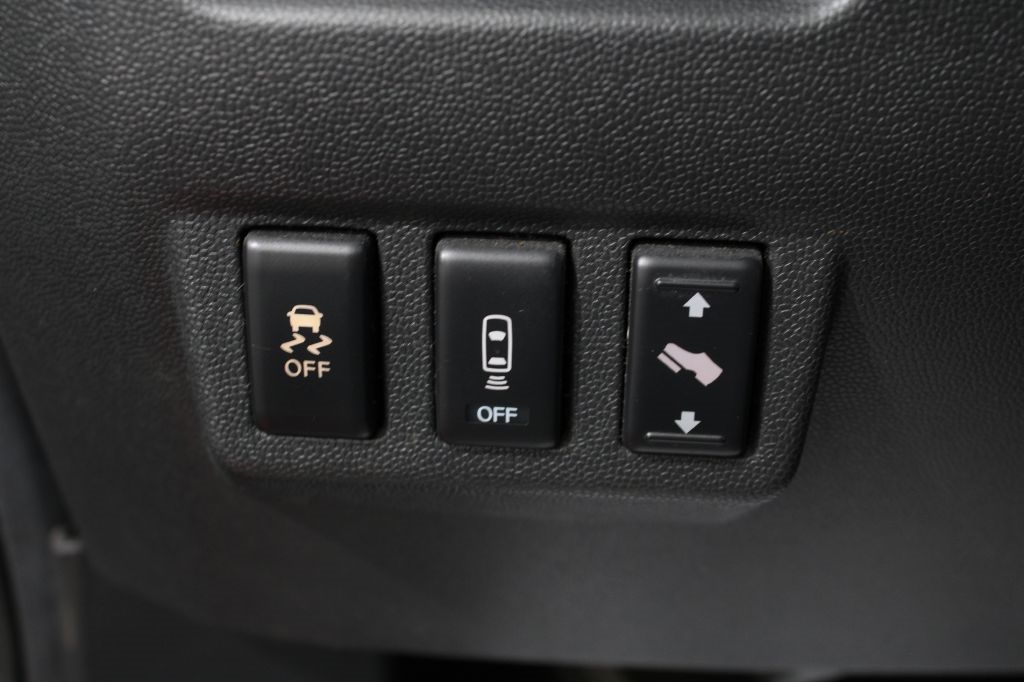 Nissan Titan PRO-4X Crew Cab 4WD SWB 2014
