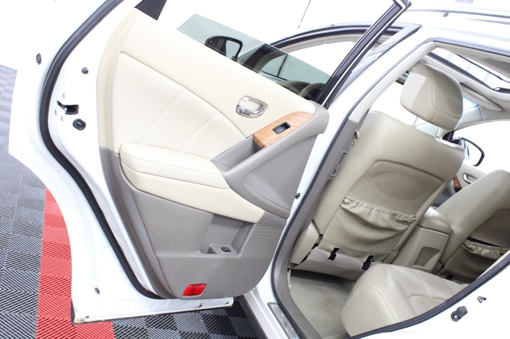 Nissan Murano S AWD 2011