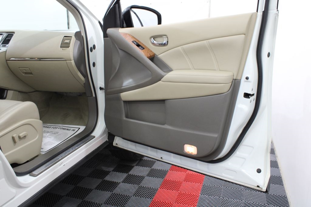 Nissan Murano S AWD 2011
