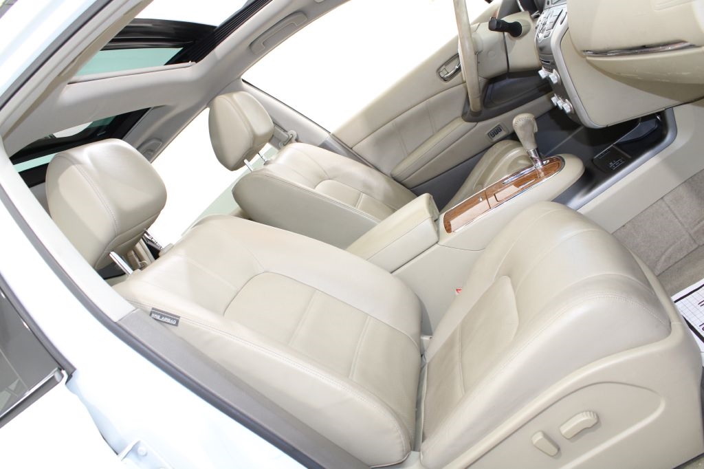 Nissan Murano S AWD 2011