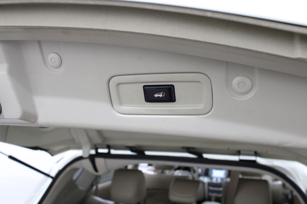 Nissan Murano S AWD 2011