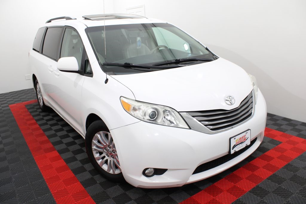 2013 Toyota Sienna XLE FWD 8-Passenger V6