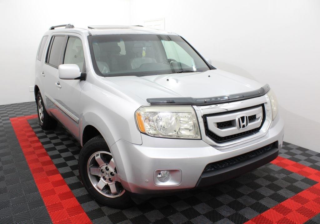 2011 Honda Pilot Touring 4WD 5-Spd AT with DVD