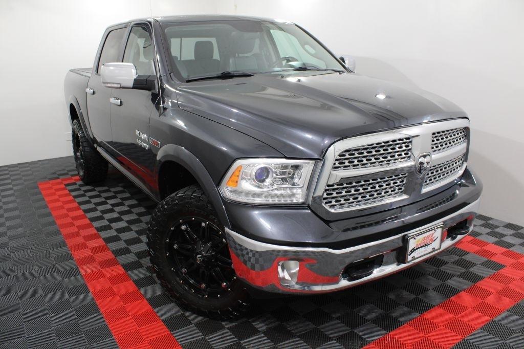 2018 RAM 1500 Laramie Crew Cab SWB 4WD