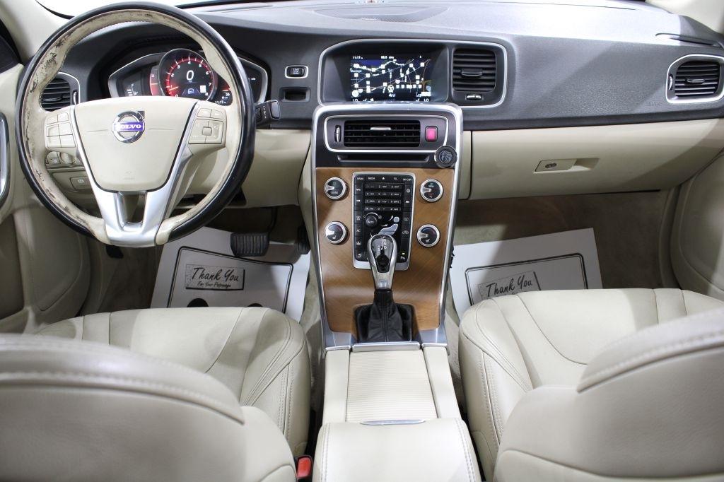 Volvo S60 photo 2