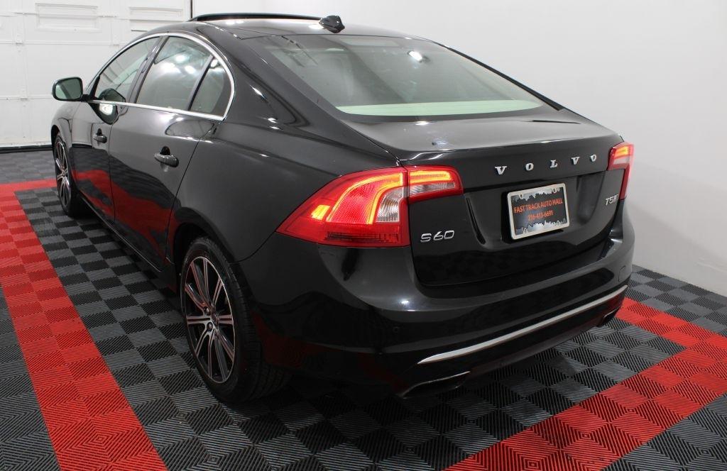 Volvo S60 photo 4