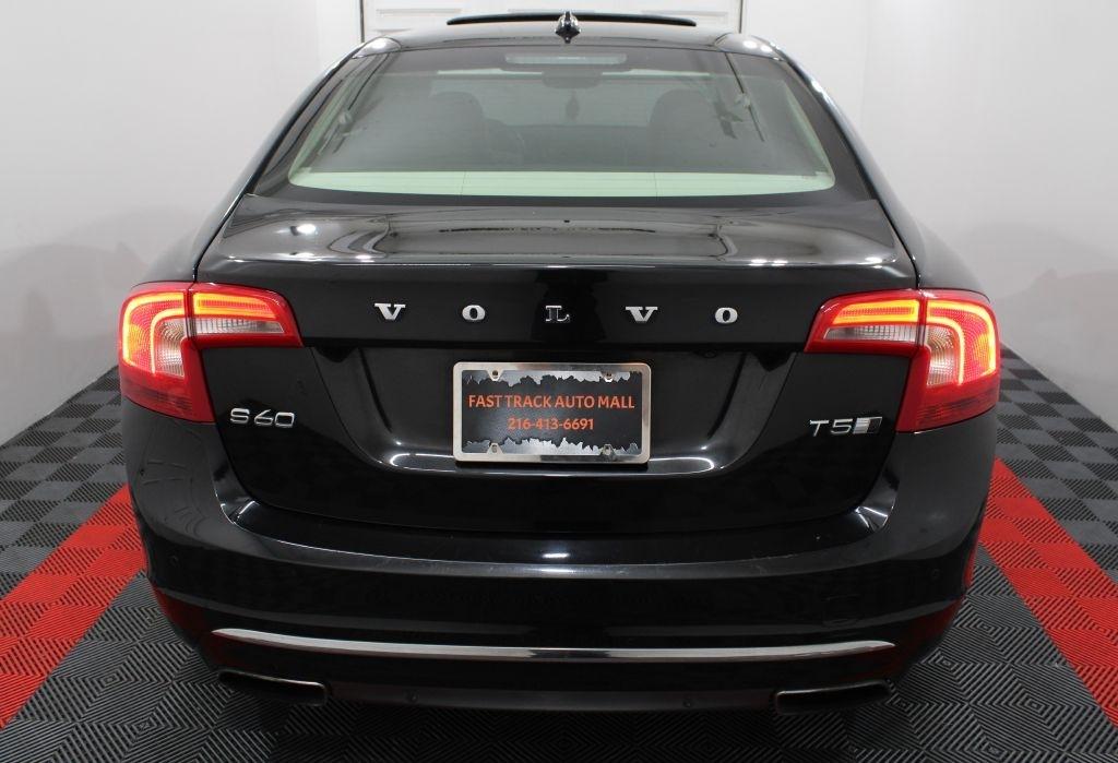 Volvo S60 photo 5