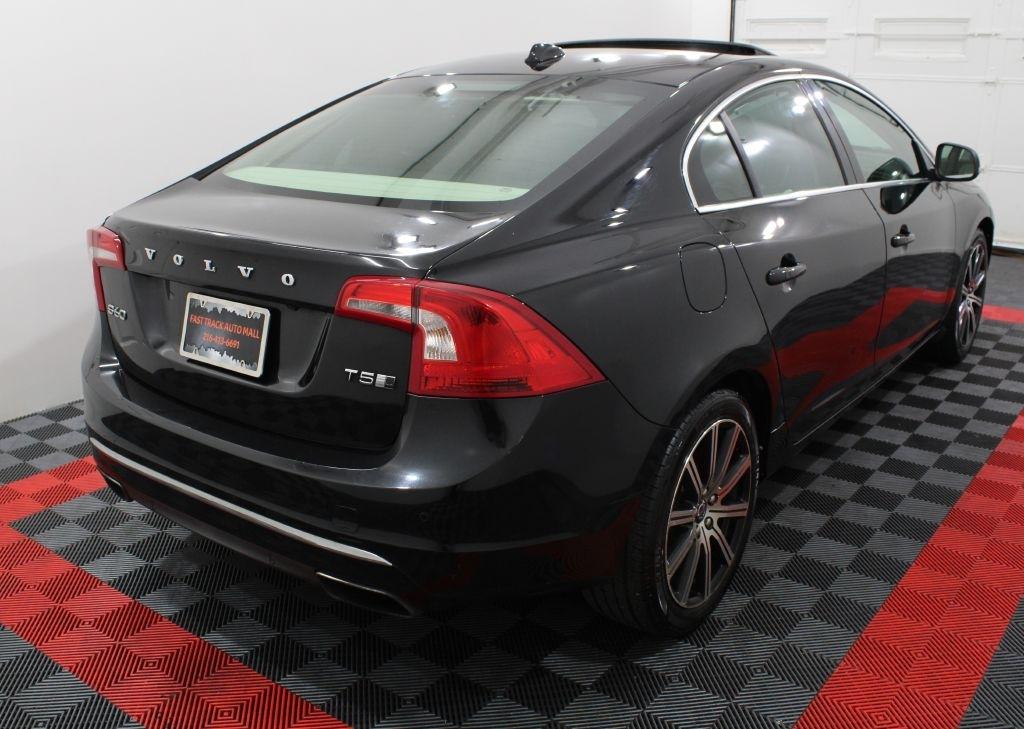 Volvo S60 photo 8