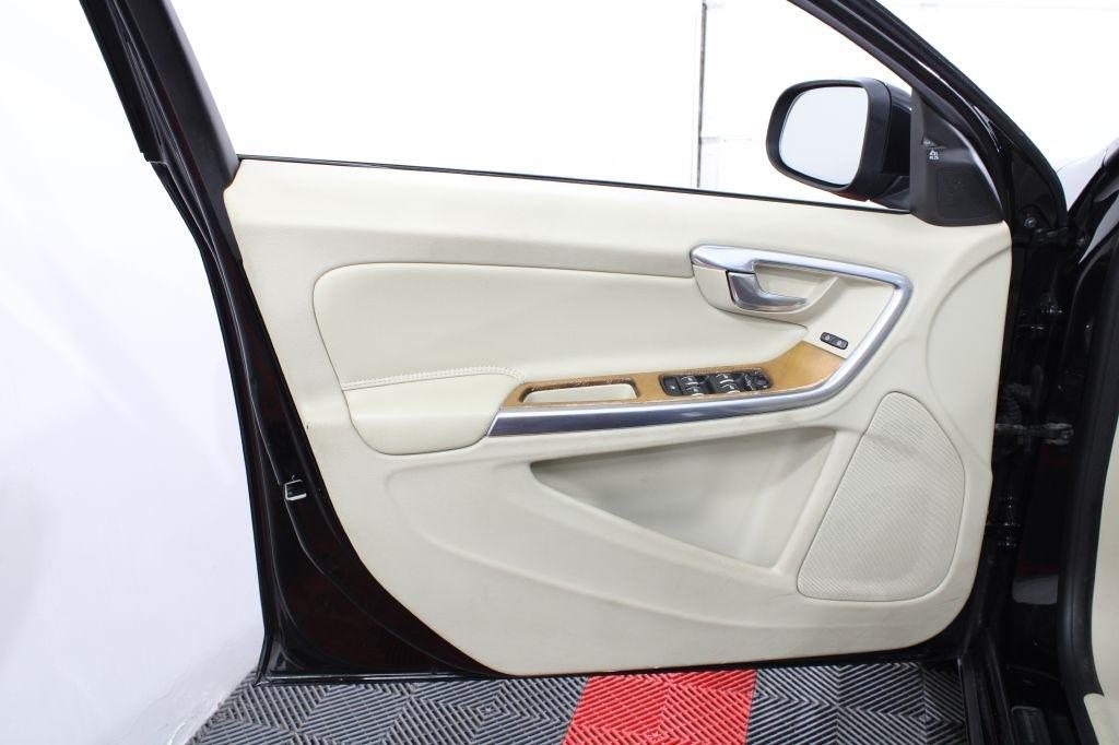 Volvo S60 photo 17