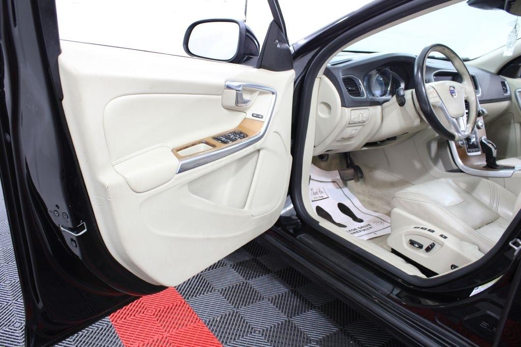 Volvo S60 photo 18
