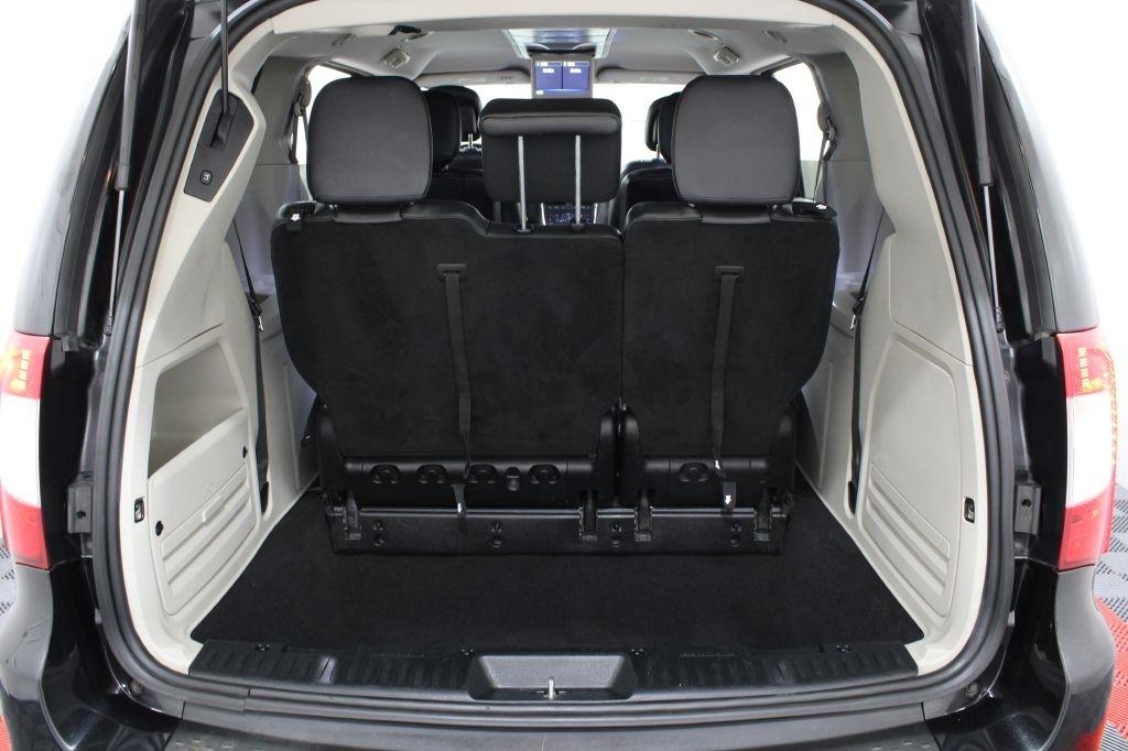 Chrysler Town and Country photo 20
