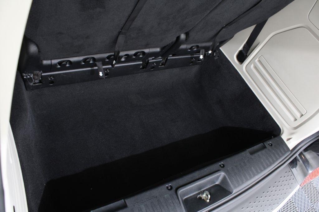 Chrysler Town and Country photo 21