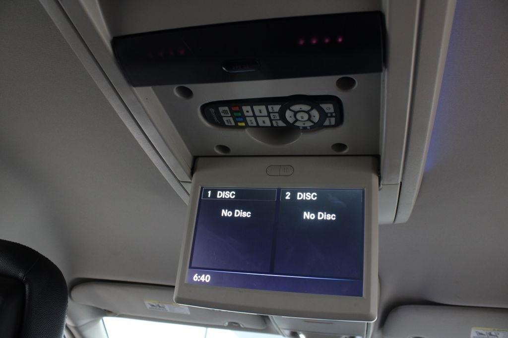 Chrysler Town and Country photo 25