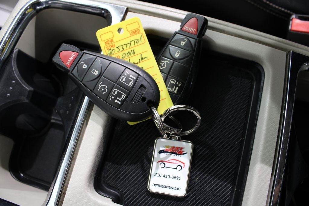 Chrysler Town and Country photo 35