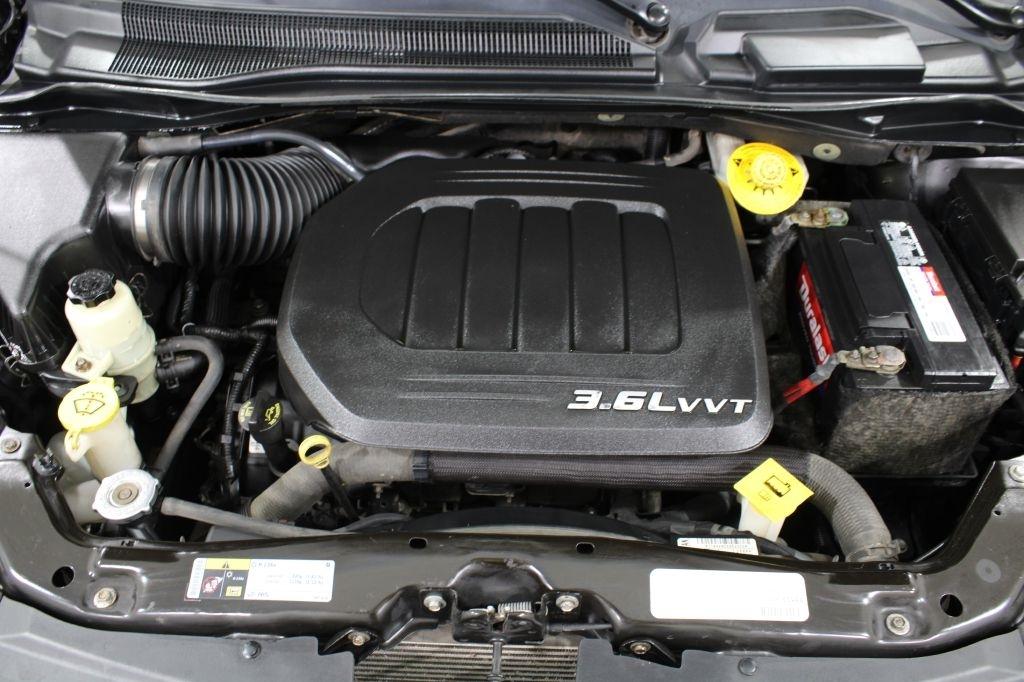 Chrysler Town and Country photo 43