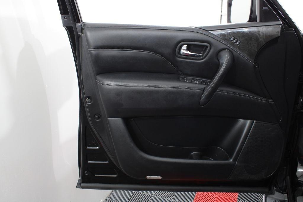 Infiniti QX80 photo 14