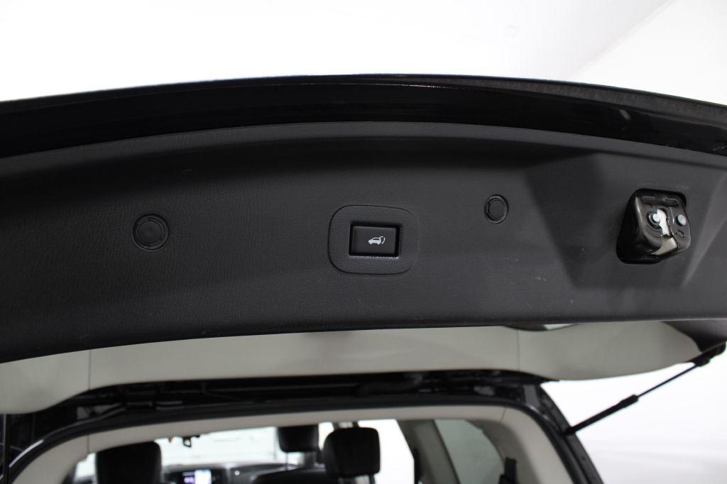 Infiniti QX80 photo 22
