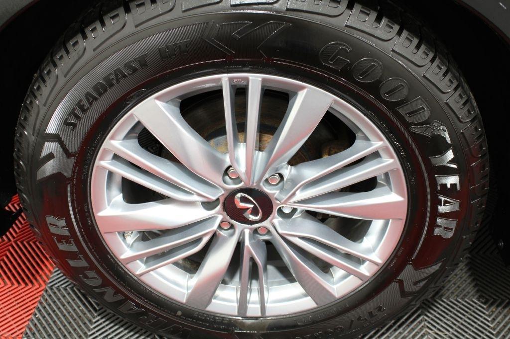 Infiniti QX80 photo 58