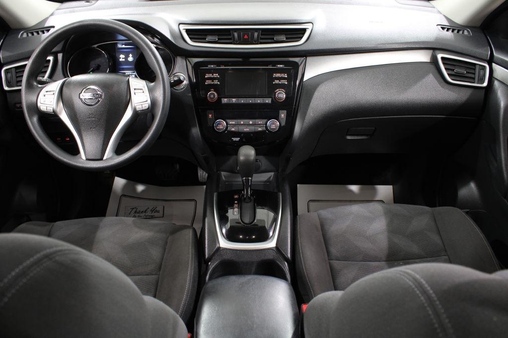 Nissan Rogue photo 2